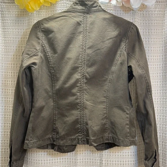 Women's Olive Utility Jacket - Picture 9 of 9